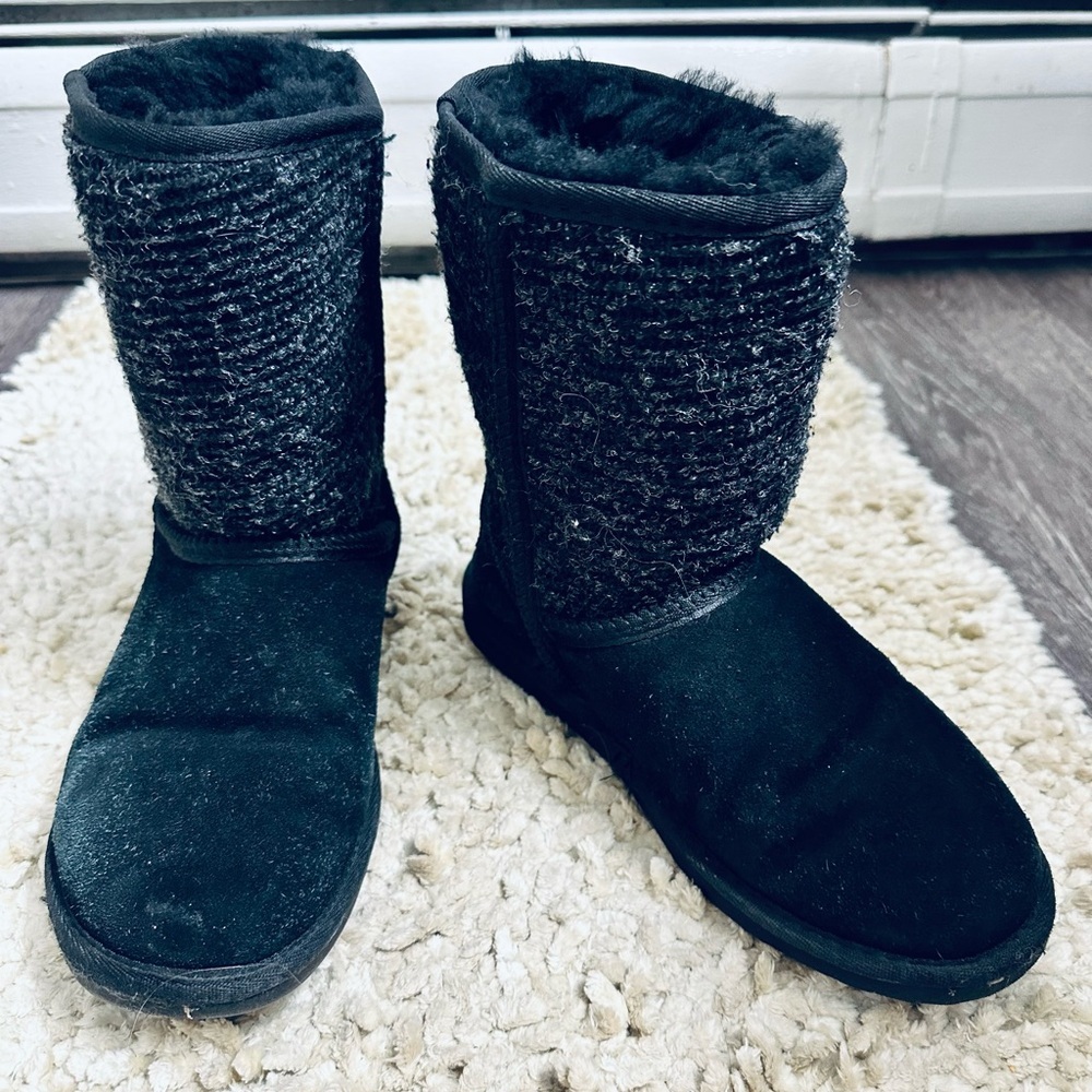 Minnetonka Women Classic Short Fur Inside Suede Black Boots Size 8